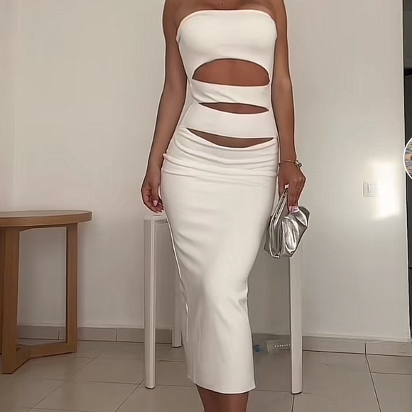 CUT OUT MAXI DRESS
M | WHITE
REF. 5584/173 - Picture 4 of 6